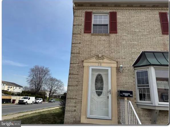 28 Lincoln Pl, Whitehall, PA 18052