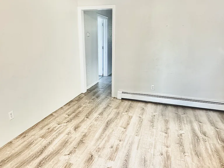 423 Meridian St #3 — Photo 5