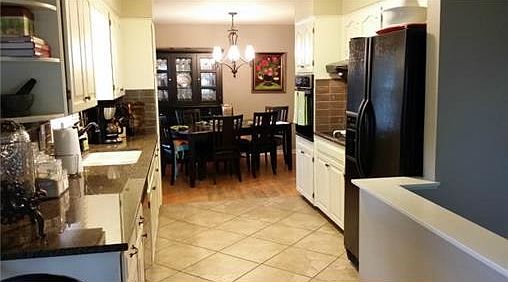 5th image of 8212 W 92nd St