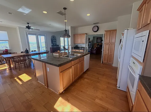 515 Rosebush Ct — Photo 11