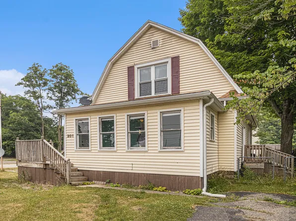 201 Cedar St, Dowagiac, MI 49047