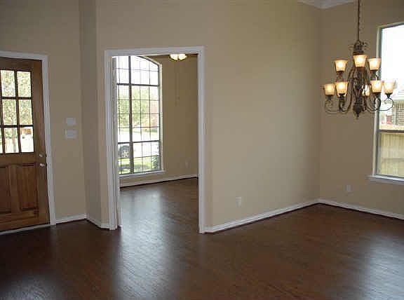 9019 Lilac Springs - Entry