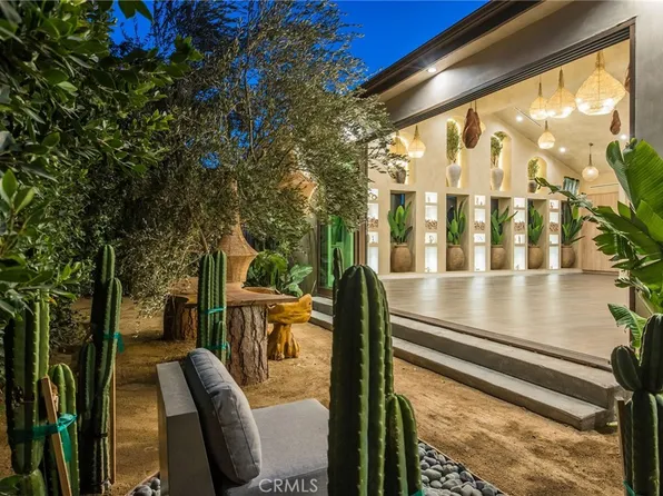 6472 Gilson Ave, North Hollywood, CA 91606