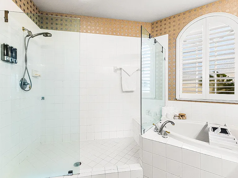 14121 Cambridge Dr #104 — Photo 9