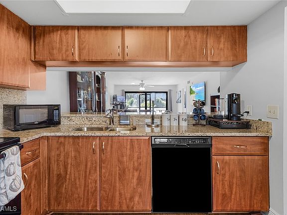 4th image of 5725 Gage Ln #E102