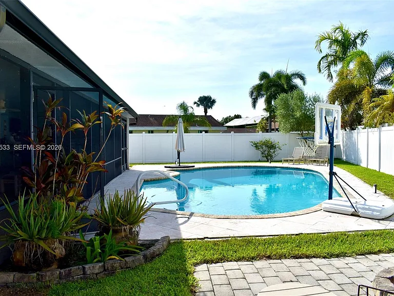 9820 NW 7th St — Photo 17