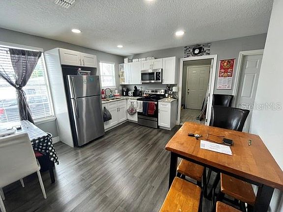 5th image of 118 W STUART AVENUE