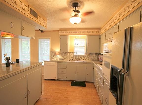 5th image of 1503 Tanglewood Dr E