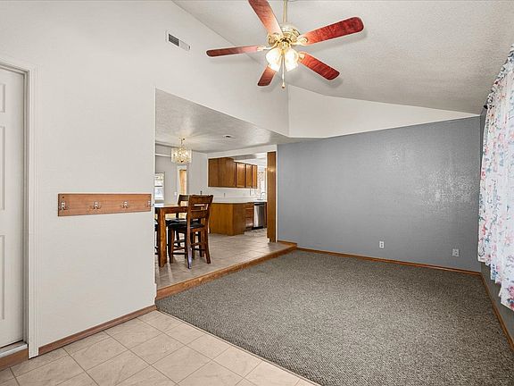 5th image of 534 E Regina Ave