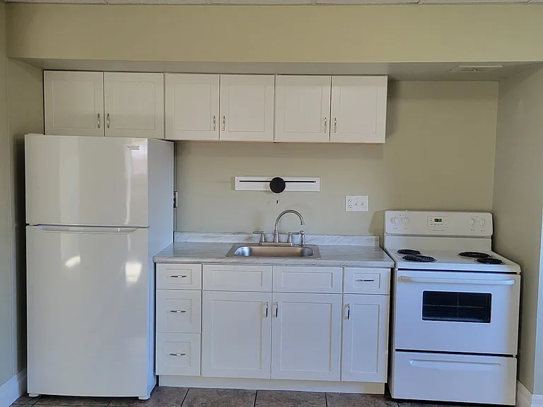2404 Auburn Ave #6 — Photo 5