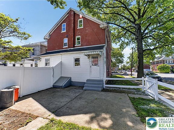 3rd image of 1128 Maple St