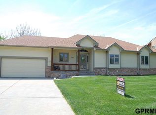 708 Kayleen Dr, Bellevue, NE 68005