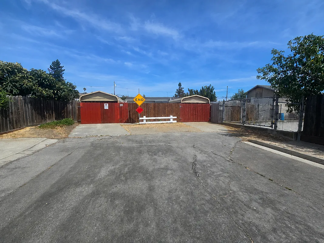 Studio, 1.0 bath, 350 sqft, $2,100 — Photo 2