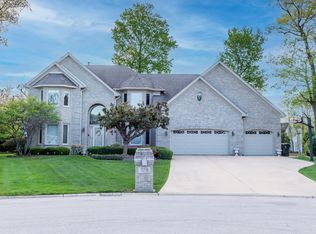 388 Woodside Dr, Wood Dale, IL 60191