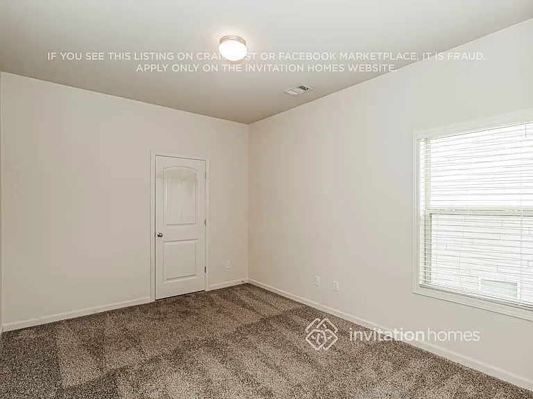 3911 Lake Manor Way — Photo 15