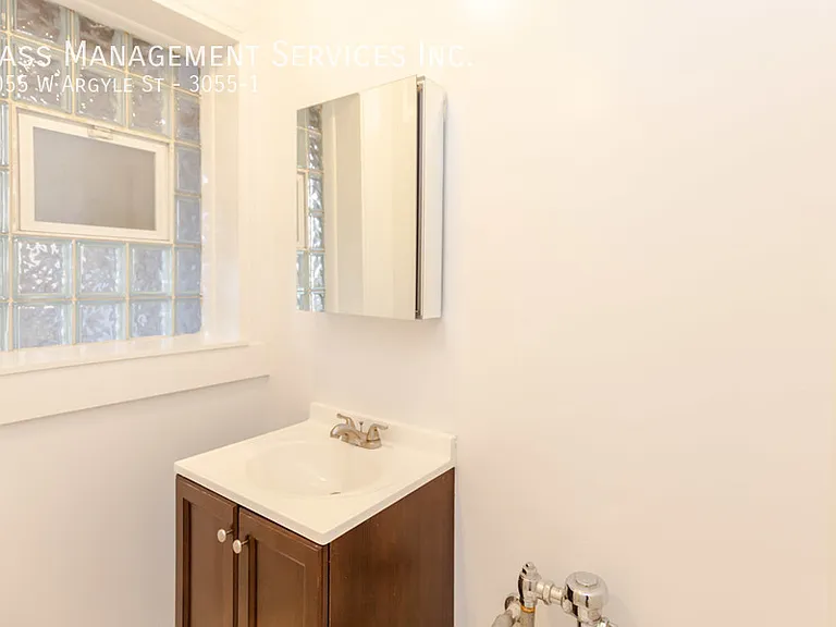 3055 W Argyle St #1 — Photo 5