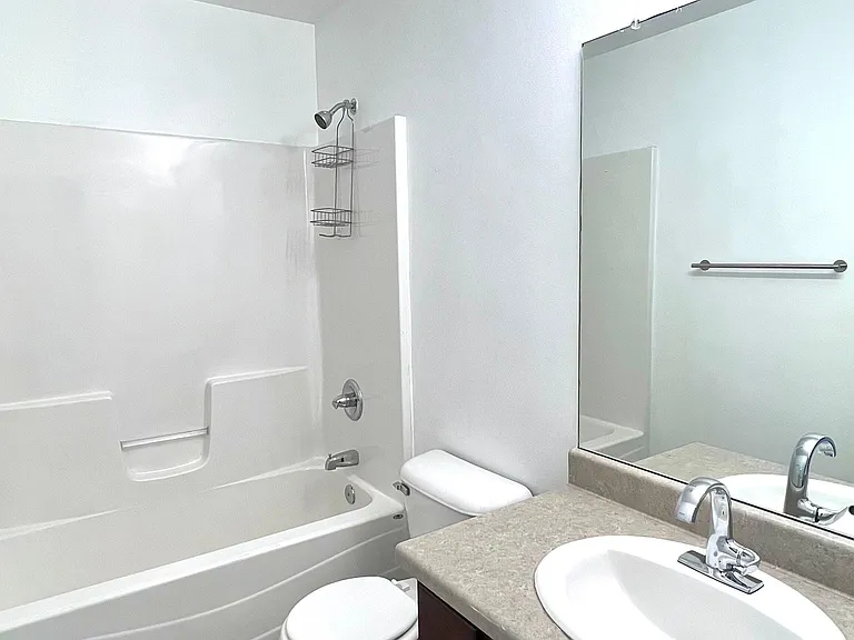 7505 N 143rd St — Photo 10