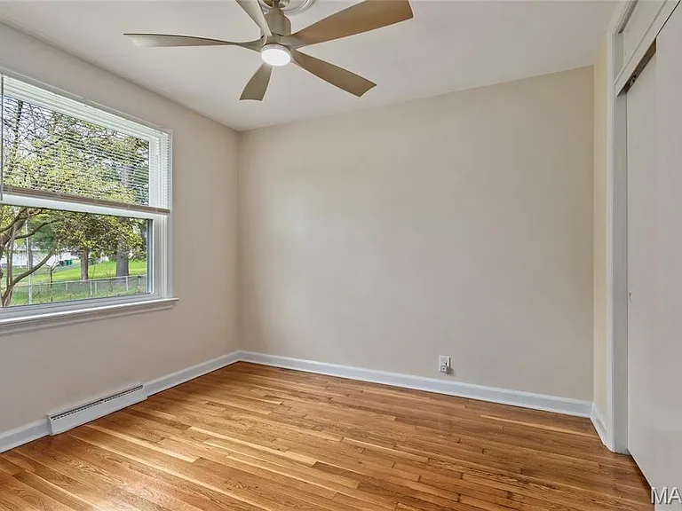 637 Karess Dr — Photo 11