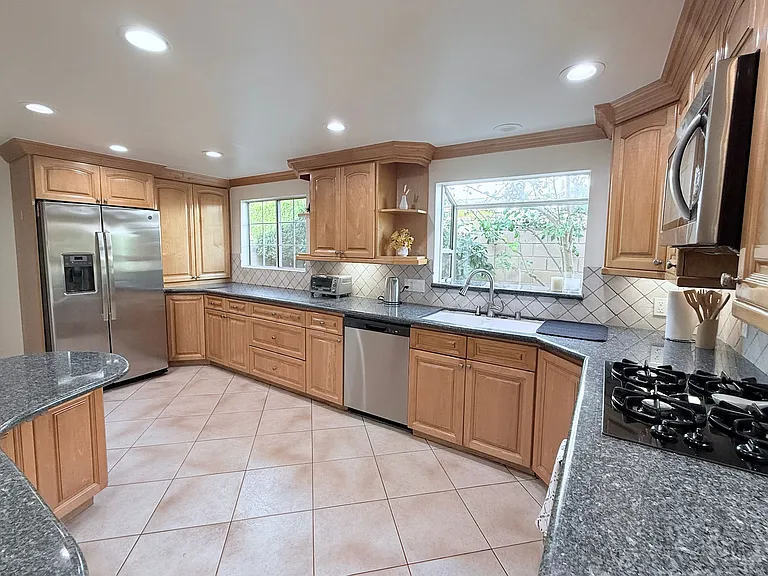 64 N Birchwood Ave — Photo 16