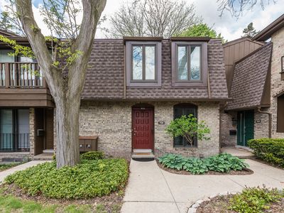 706 Greenhills Dr, Ann Arbor, MI, 48105