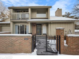 1647 S Hill Blvd, Bloomfield Hills, MI 48304