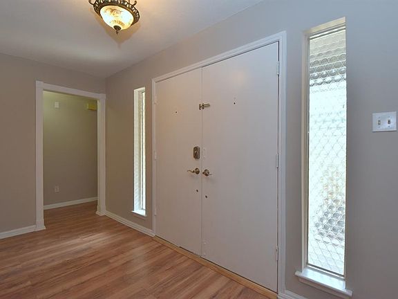 4th image of 15810 Fox Springs Dr