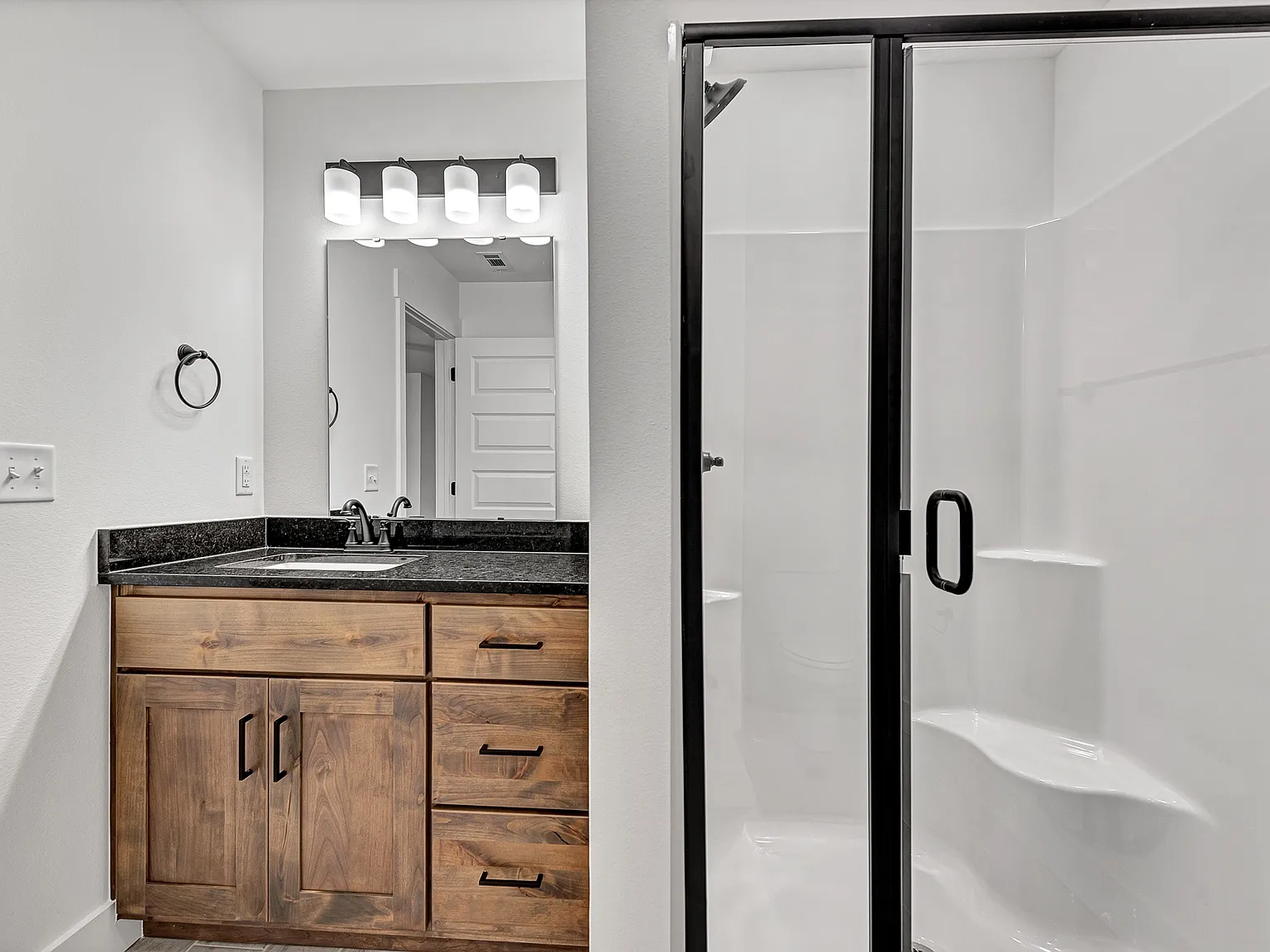2031 Bluebonnet Ln — Photo 2