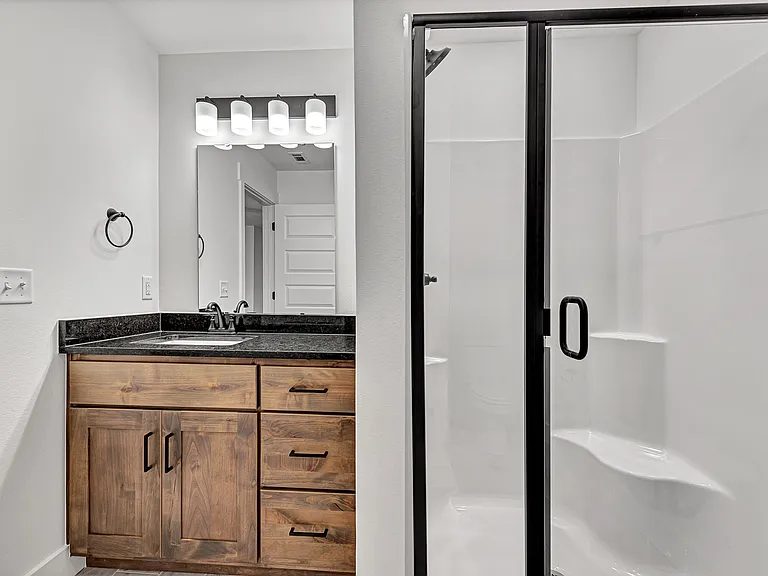 2031 Bluebonnet Ln — Photo 2