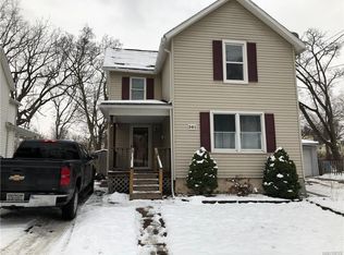 261 Chestnut St, Lockport, NY 14094