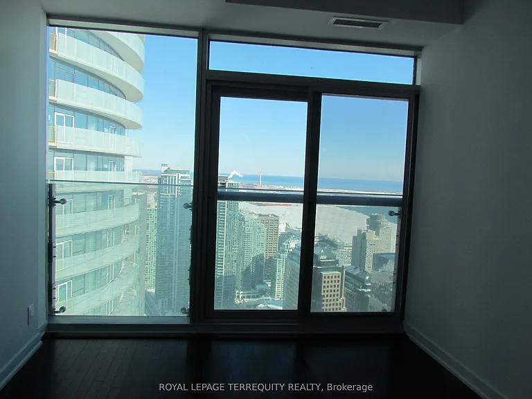 12 York St #5310 — Photo 6