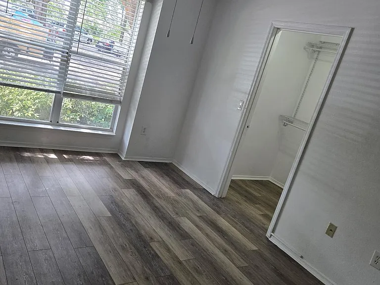 10028 Strafford Oak Ct #701 — Photo 8