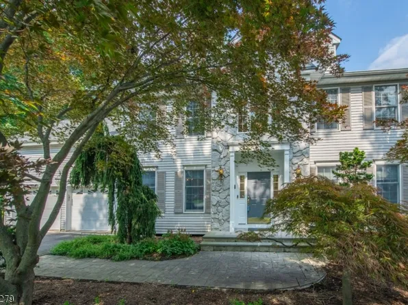 6 Village Ct, Randolph Twp., NJ 07869