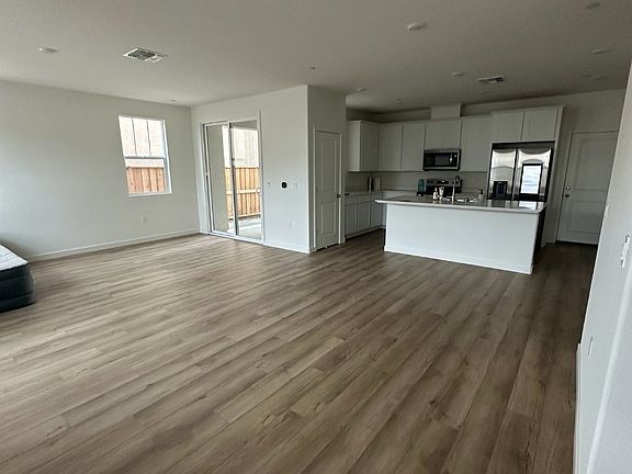 3rd image of 10154 Elise Way
