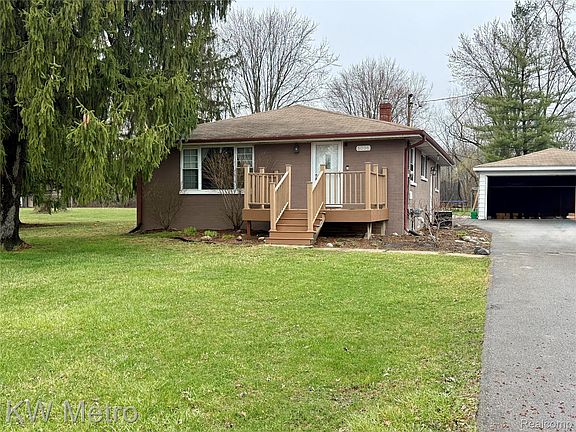 2nd image of 5036 Beecher Rd