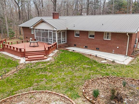 4th image of 217 Lambert Rd