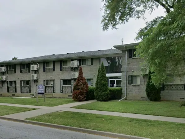 9050 Wyandotte St E Unit 205, Windsor, ON N8S 1V5