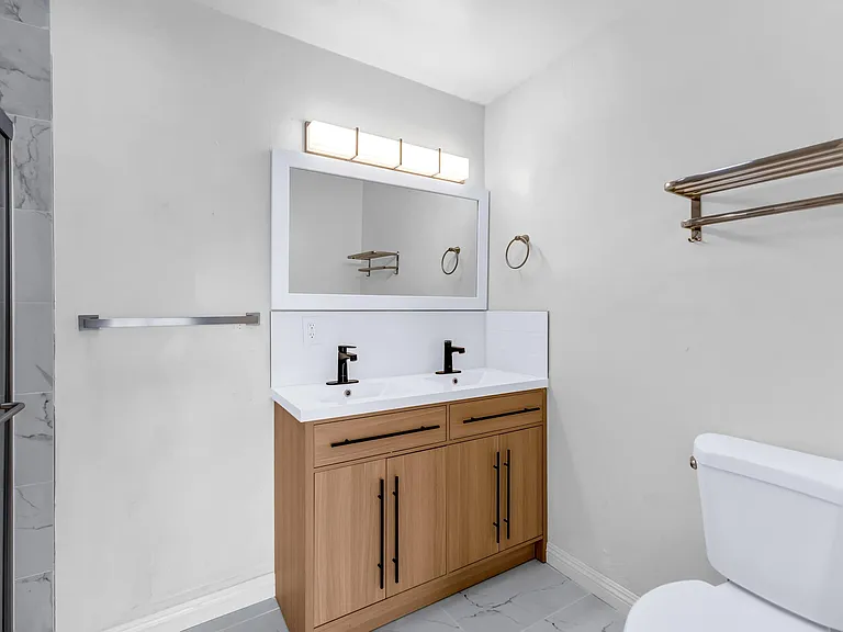 490 Jean Cir — Photo 12