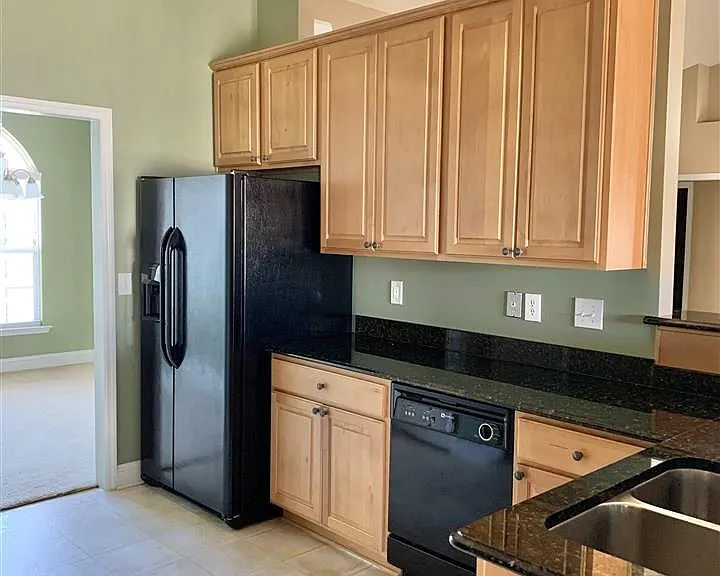 115 E Crest Way — Photo 3