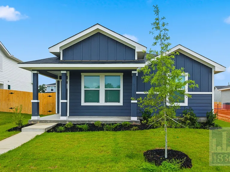 306 Constanza Trl — Photo 33