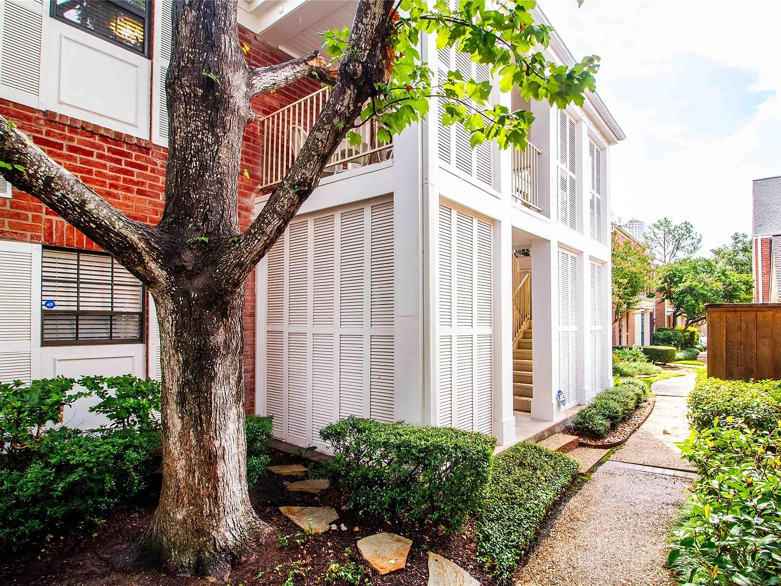 2 bed, 2.0 bath, 1520 sqft, $2,200 — Photo 4