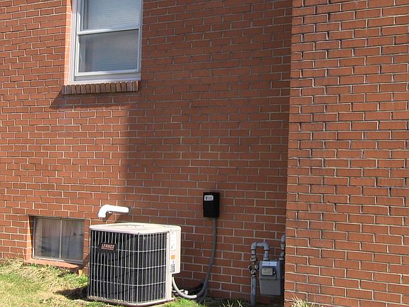 4th image of 706 West Main St.