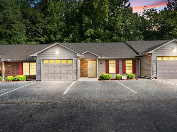 402 Pinefield Pl, Thomasville, NC 27360