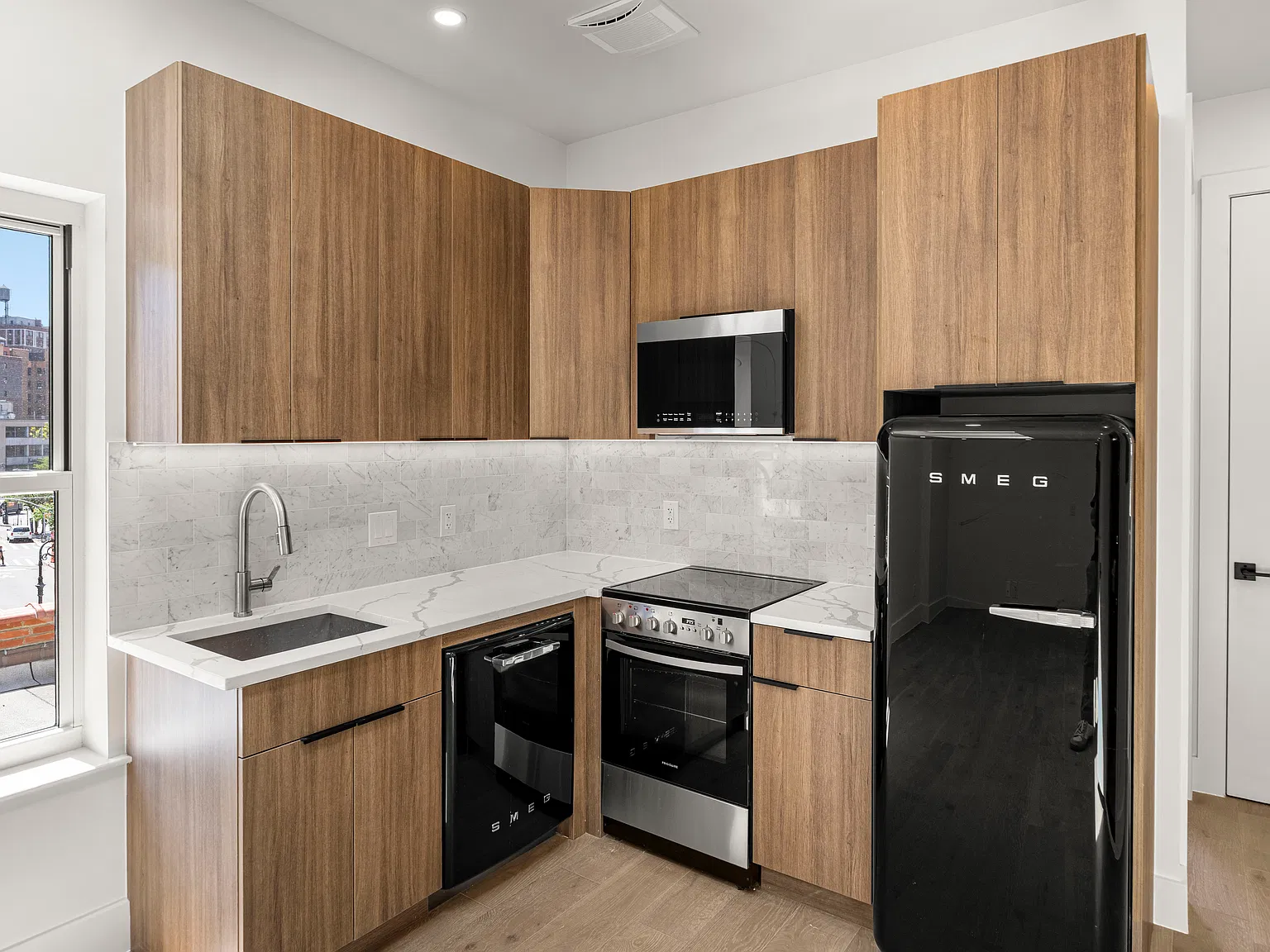 24 Greenwich Avenue — Photo 2