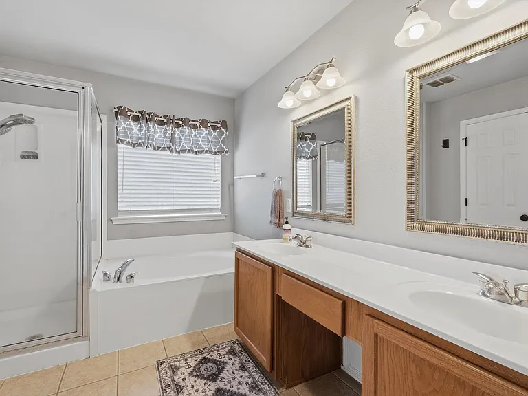 16954 Darien Wing — Photo 27