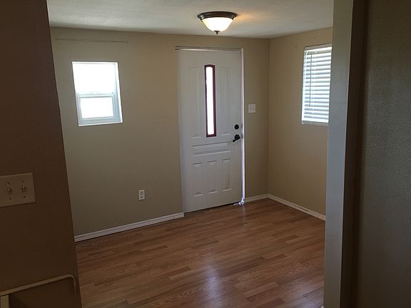3rd image of 1539 E 3rd St