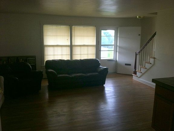 2nd image of 901 Chestnut Dr