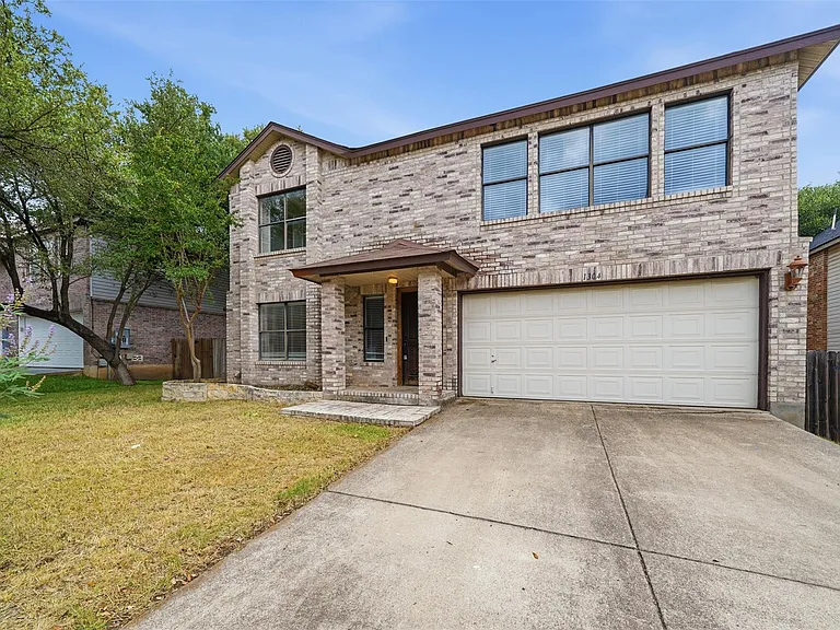 1304 Irene Dr — Photo 2