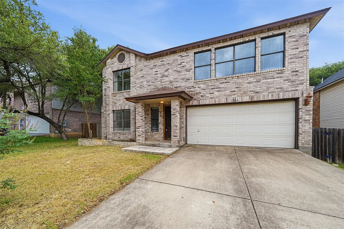 Building Photo - 1304 Irene Dr