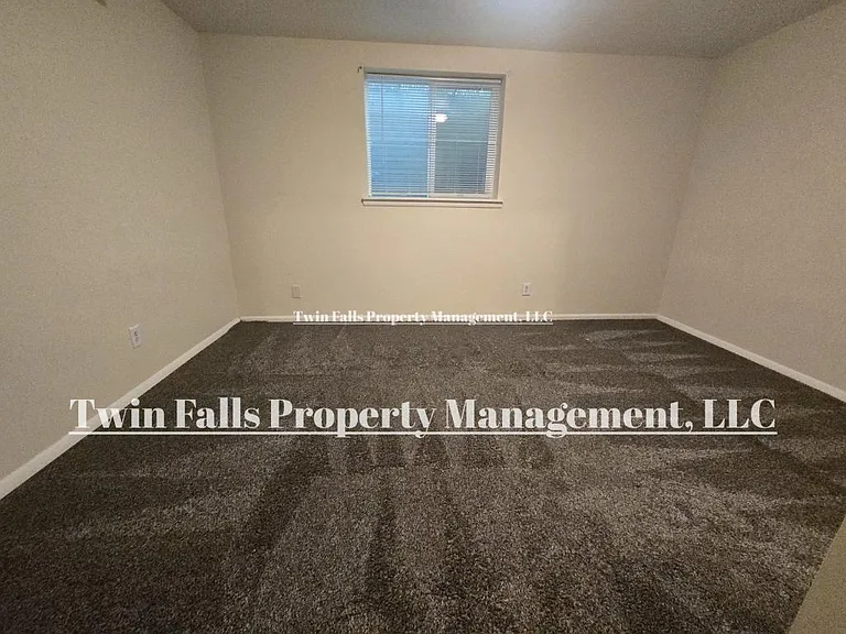 256 Crestview Dr — Photo 29