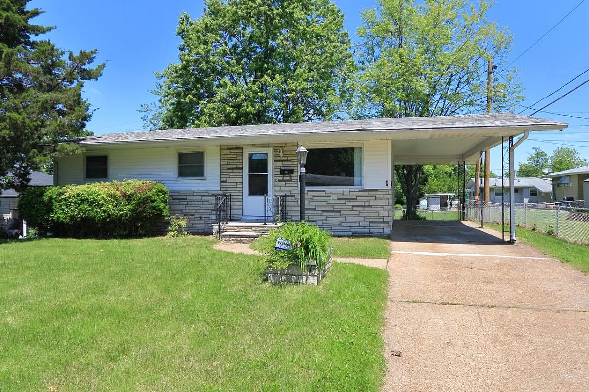 563 Dornoch Dr photo 1